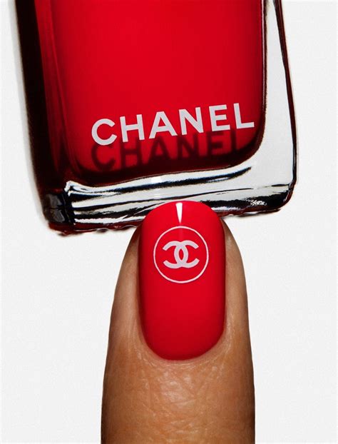 laca de uñas chanel|Pintauñas CHANEL: toda la colección de Pintauñas .